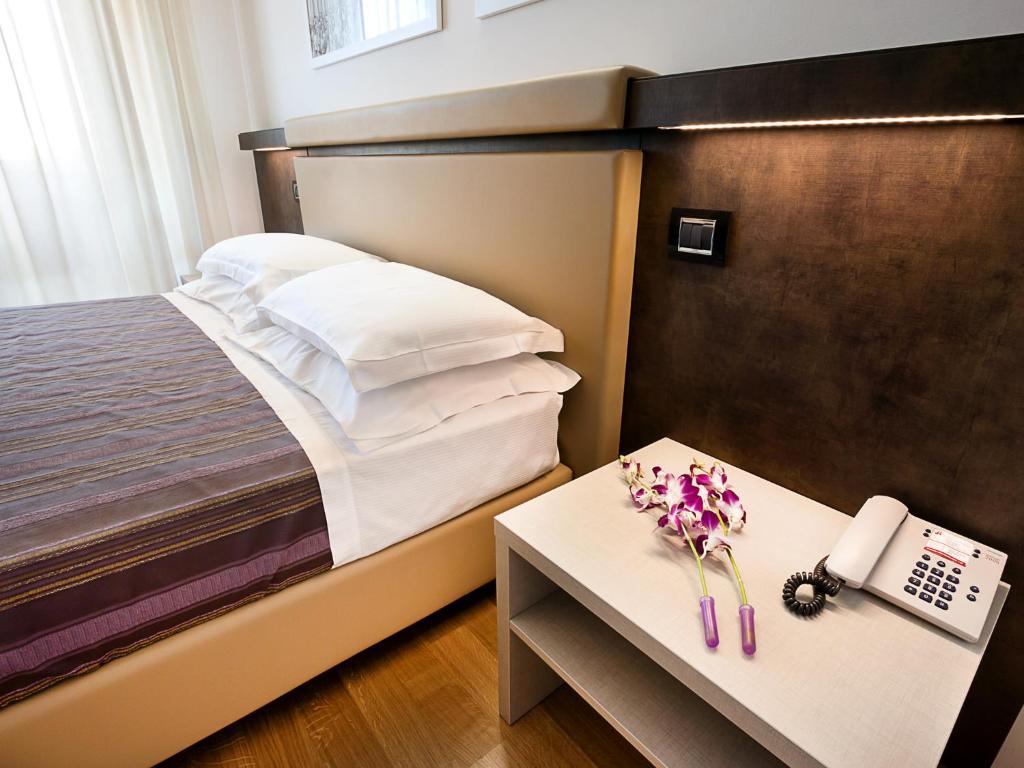 Standard Double Room,28511804:JPEG