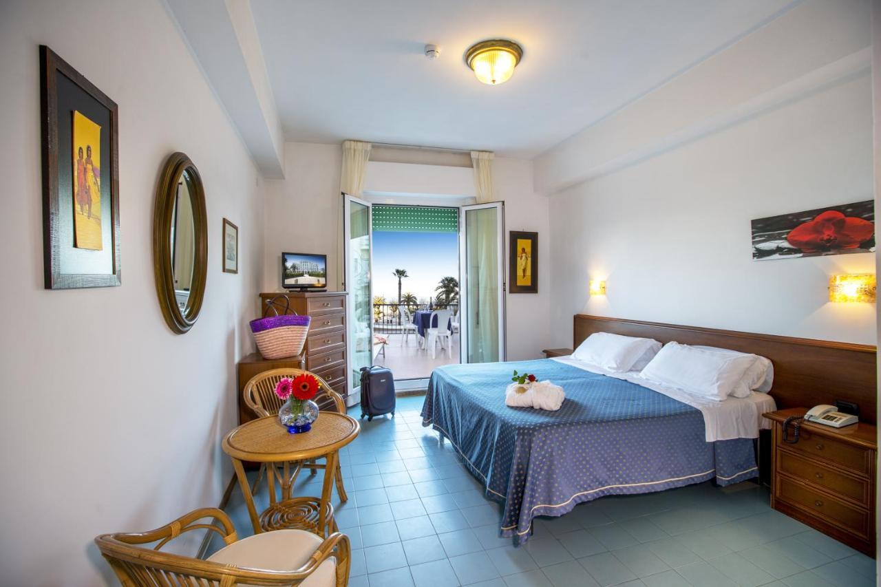 Double or Twin Room with Balcony and Sea View,806321202:JPEG